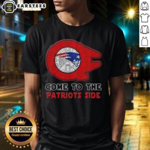 Awesome Star Wars-themed New England Patriots T-shirt featuring iconic characters and team colors for fans.