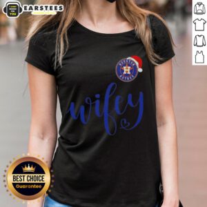 Happy Wifey Houston Astros Santa Hat Christmas Tee for ladies, perfect for festive game day celebrations.