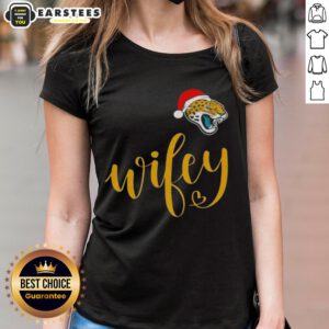 Happy Wifey Jacksonville Jaguars Santa Hat Merry Christmas Ladies Tee, perfect for festive football fans.
