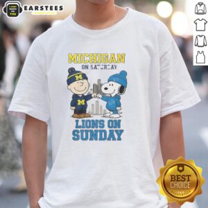 Premium Charlie Brown Michigan Wolverines & Snoopy Detroit Lions T-shirt for sports fans, perfect for game day style.