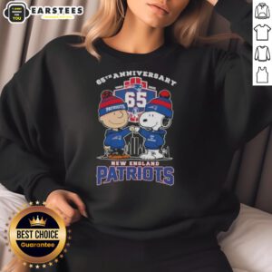 Alt Text: Awesome Charlie Brown X Snoopy 65th Anniversary sweatshirt for New England Patriots football fans, celebrating 1960-2025.