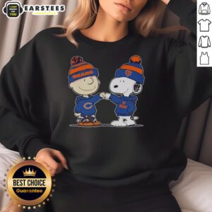 Alt Text: Cute Chicago Bears Snoopy and Charlie Brown best friends sweatshirt featuring vibrant colors and playful design.