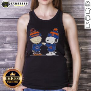 Alt Text: Cute Chicago Bears Snoopy and Charlie Brown best friends tank top featuring colorful cartoon graphics and team logo.